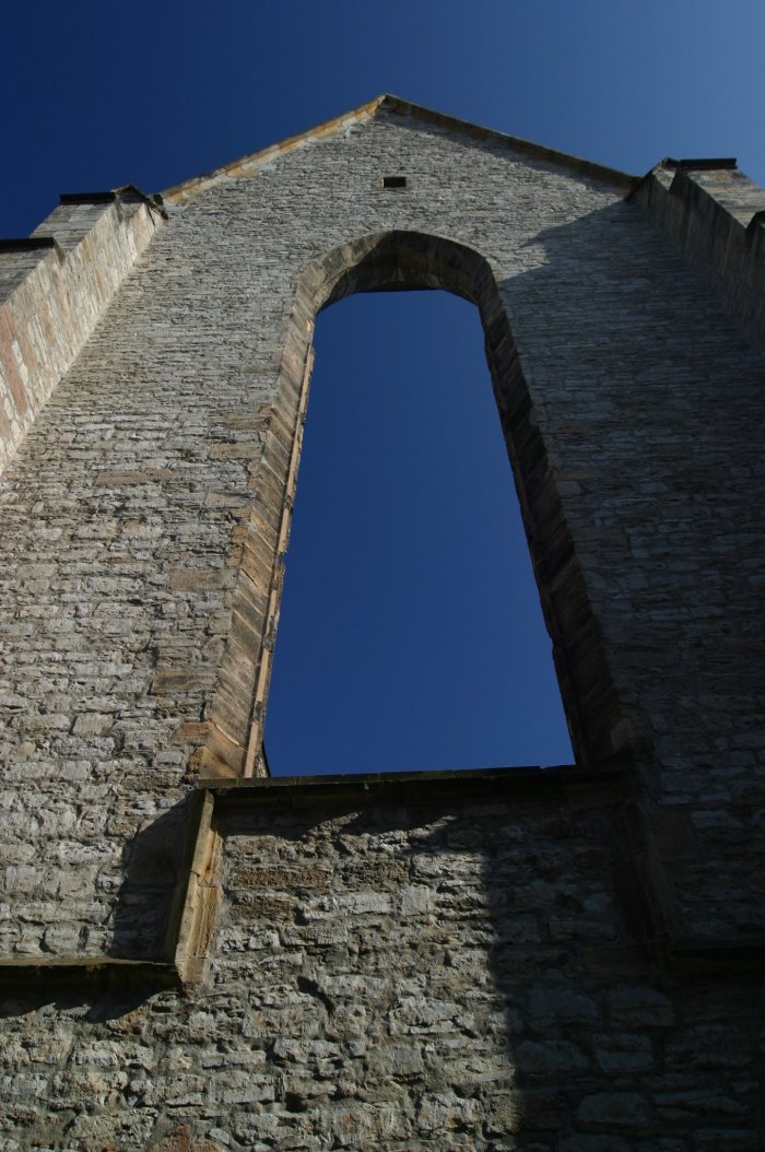 Barfüßerkirche ein Fenster vom Hohen Chor der Ruine der Barfüßerkirche