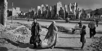 Direktor der Kunstmuseen führt durch die Salgado-Ausstellung