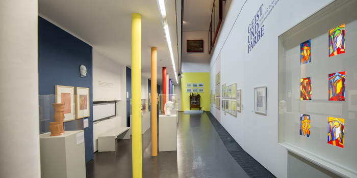 „Geist und Farbe“: Kuratorenführung durch die Zielonka-Ausstellung im Angermuseum