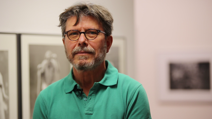 Michael Schupmann in der Kunsthalle Ein Mann sieht ihn die Kamera