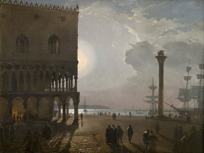 auf einem großen Platz in Venedig, ein Ausschnitt einer Häuserwand, Mondschein und eine Lagune in der viele mittelalterlich anmutende Schiffe liegen