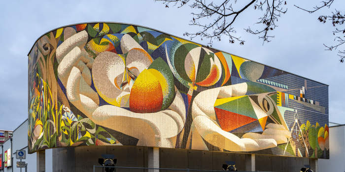 Renau-Mosaik zurück am Moskauer Platz