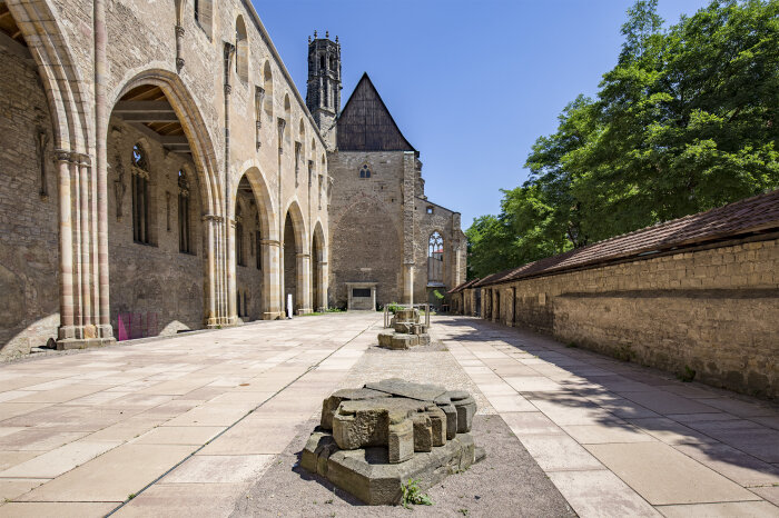 Innenhof der Ruine der Barfüßerkirche, Blick Richtung Nordost in der Barfüßerstraße