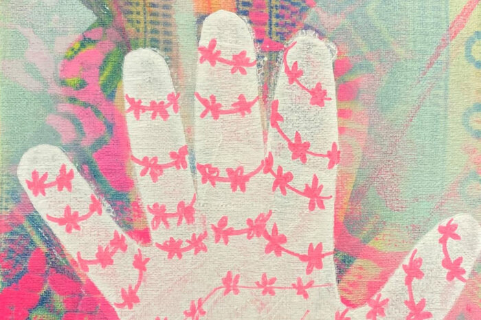 Kunstwerk einer Hand in hellen Bastelfarben