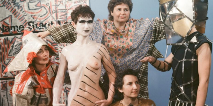 In Bewegung bleiben - Podiumsgespräch mit Gabriele Stötzer und Monique Förster