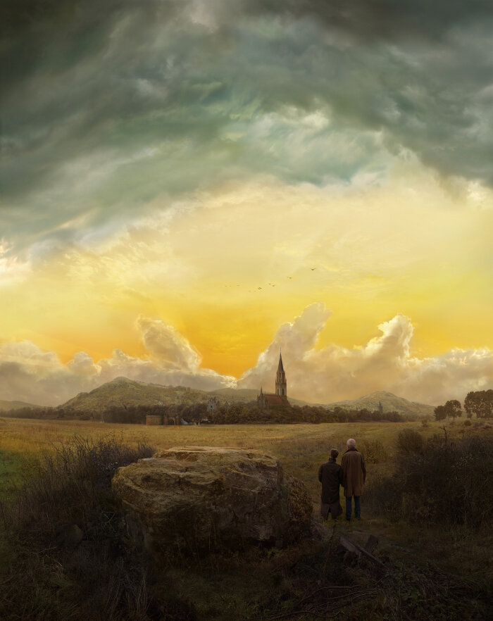 Ein gemalter Sonnenuntergang mit Wolken und einer Kirche