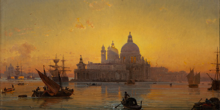 Gemalte Silhouette einer Stadt im Sonnenuntergang, im Vordergrund Boote auf einem Gewässer