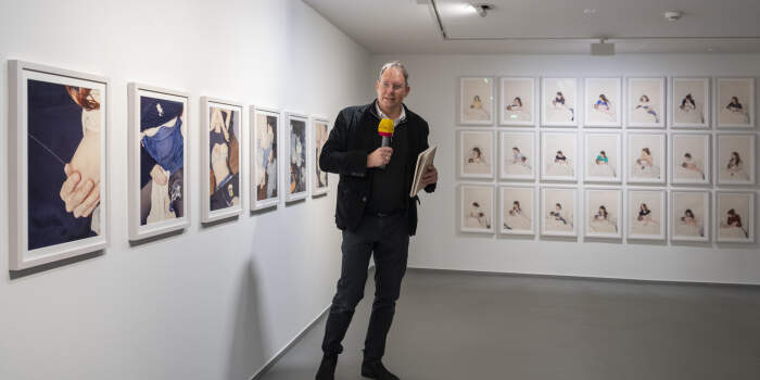 Interner Verweis: Kuratorenführung mit Ingo Taubhorn durch die Ausstellung „Family Affairs. Familie in der aktuellen Fotografie"