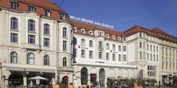 Interner Verweis: Vortrag „Willy Brandt ans Fenster“ und andere Arbeiten im öffentlichen Raum