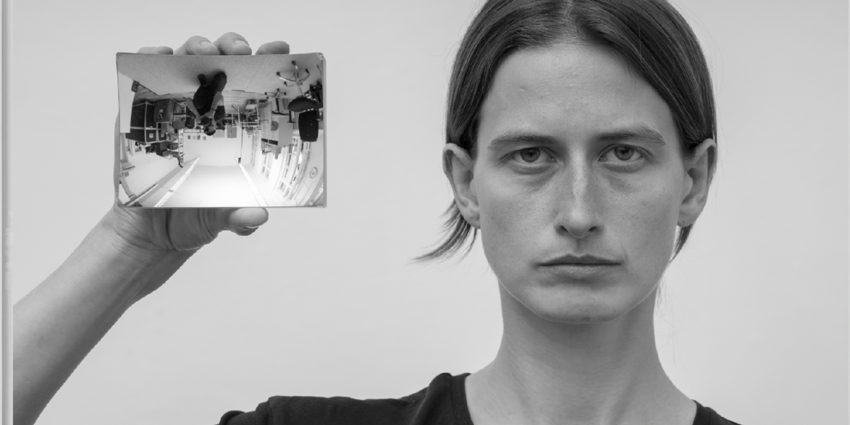 Interner Verweis: Ausstellung: „Andrzej Steinbach. Hier“, ab 14.12.2025, Kunsthalle Erfurt