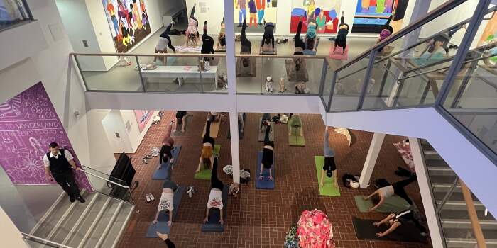 : Altstadtyoga zu Gast in der Kunsthalle Erfurt