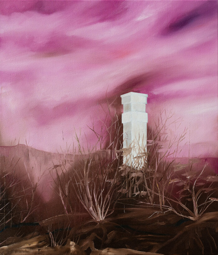 Ein Gemälde mit Landschaft, Turm und Himmel in Rot- und Pinktönen