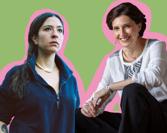 Zwei Frauen im Portrait ausgeschnitten vor einem grün-rosa Hintergrund