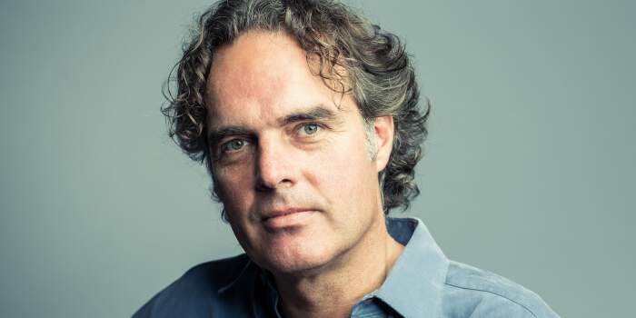 Interner Verweis: Komponist und Klangkünstler Falk Zenker musiziert