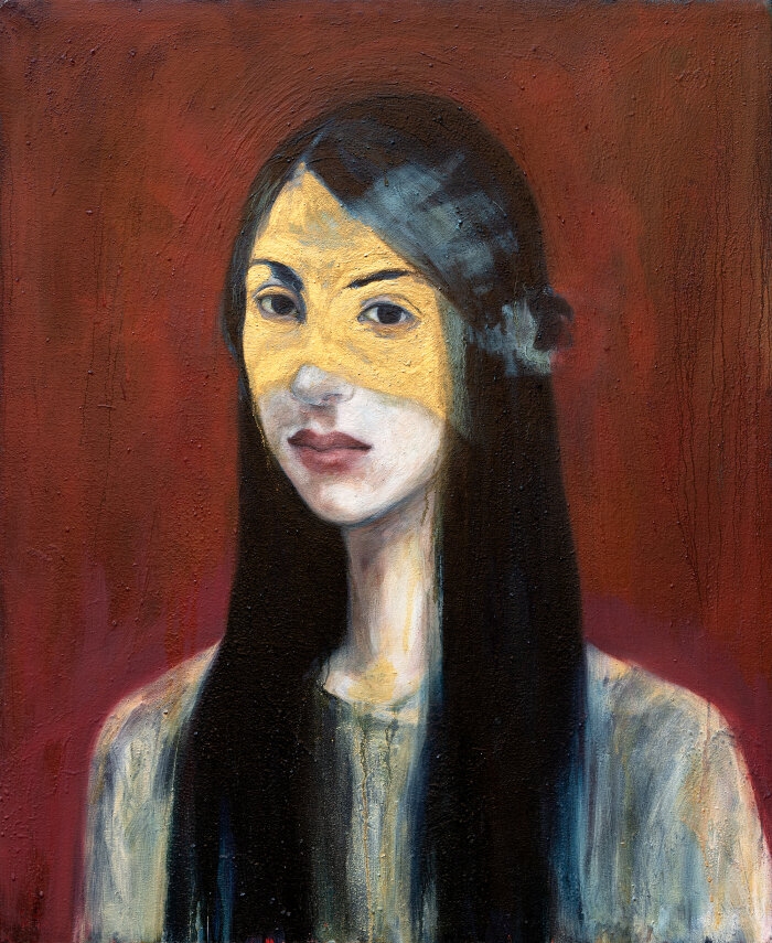 Portraitmalerei einer Frau mit goldener Maske und langen schwarzen Haaren