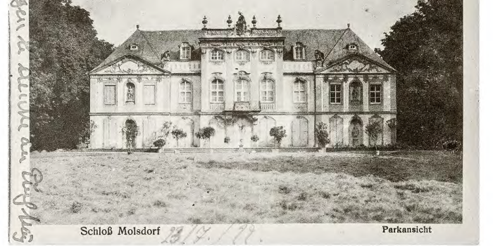 Postkarte in schwarz-weiß mit Außenansicht eines Schlosses